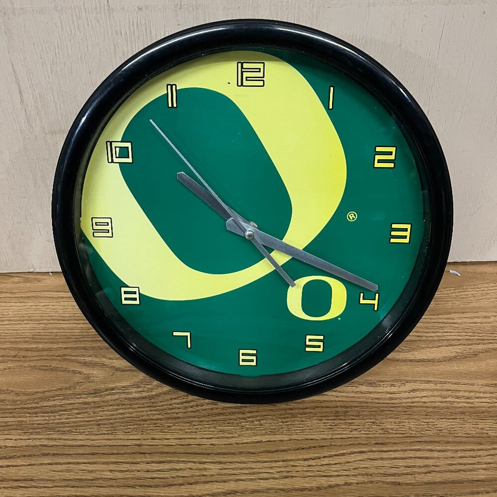 University of Oregon Ducks Wall Clock U of O Shout Yell-O Football Hayward